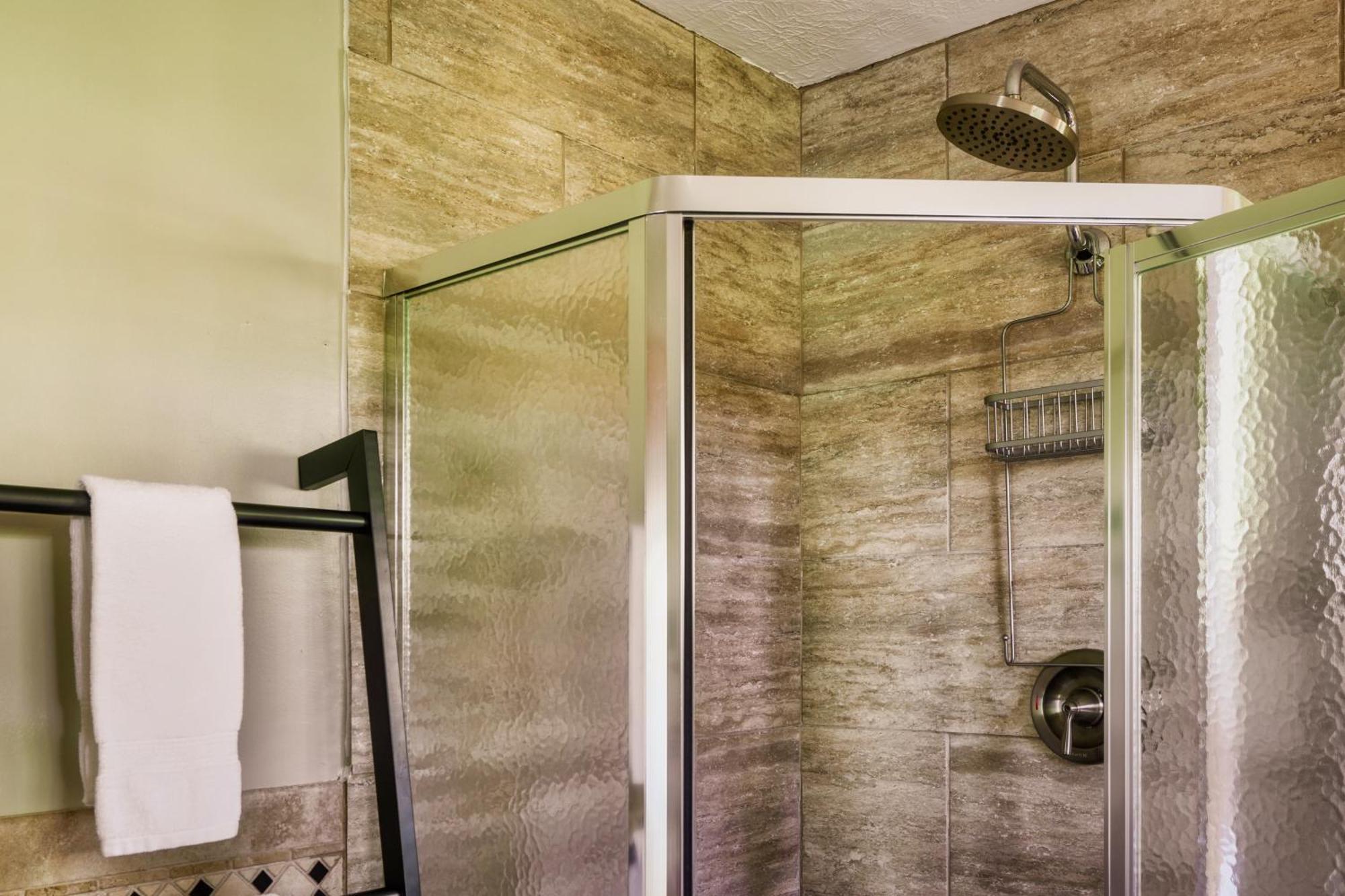 Woodhaven - Private - 3 Suites - Gorgeous Views - 3 Pools - Gamerm - Hottub - Lots Of Bears 蓋特林堡 外观 照片