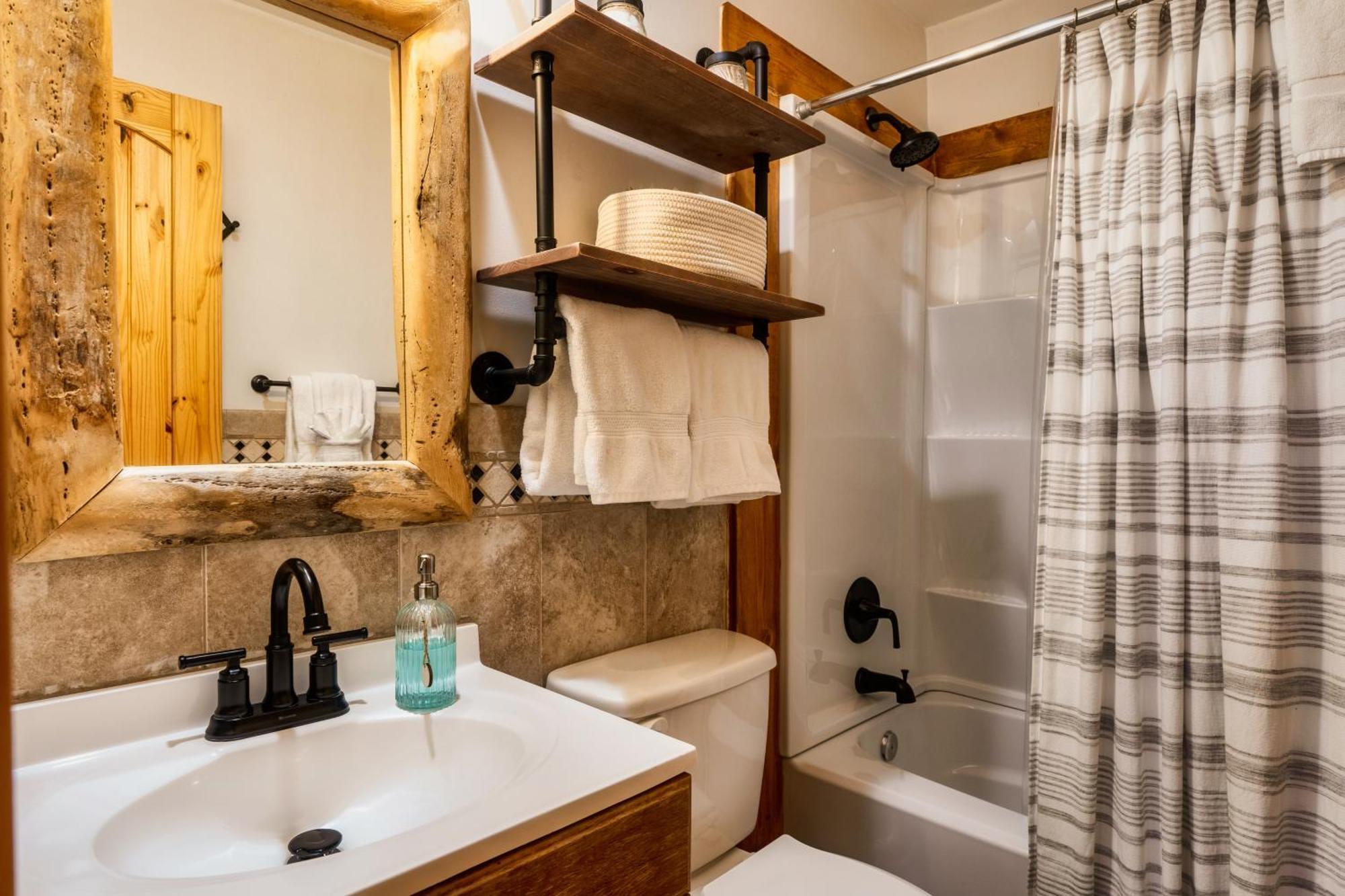 Woodhaven - Private - 3 Suites - Gorgeous Views - 3 Pools - Gamerm - Hottub - Lots Of Bears 蓋特林堡 外观 照片