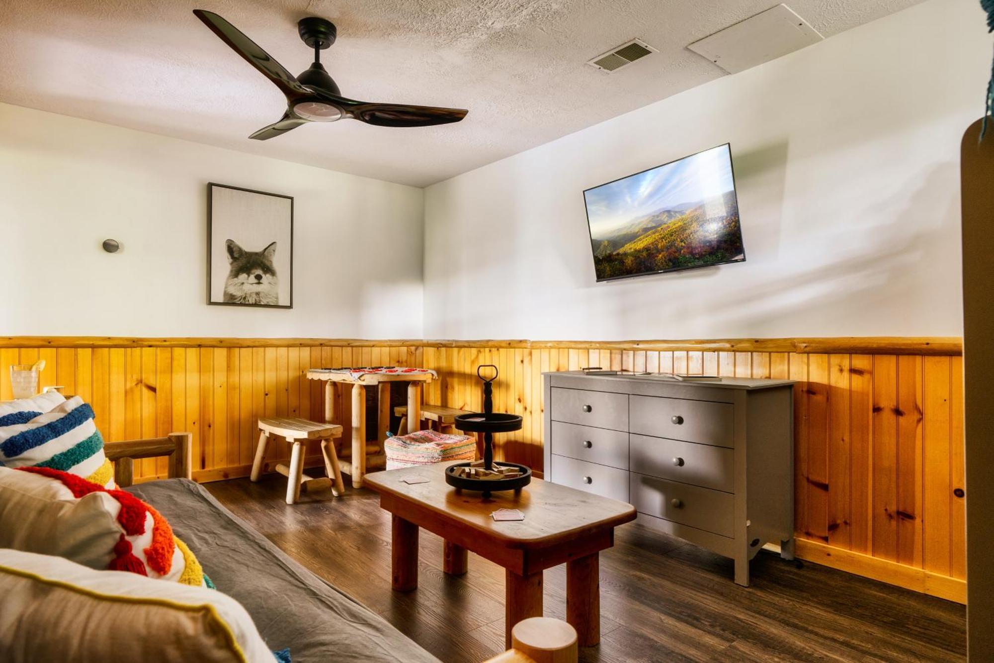 Woodhaven - Private - 3 Suites - Gorgeous Views - 3 Pools - Gamerm - Hottub - Lots Of Bears 蓋特林堡 外观 照片