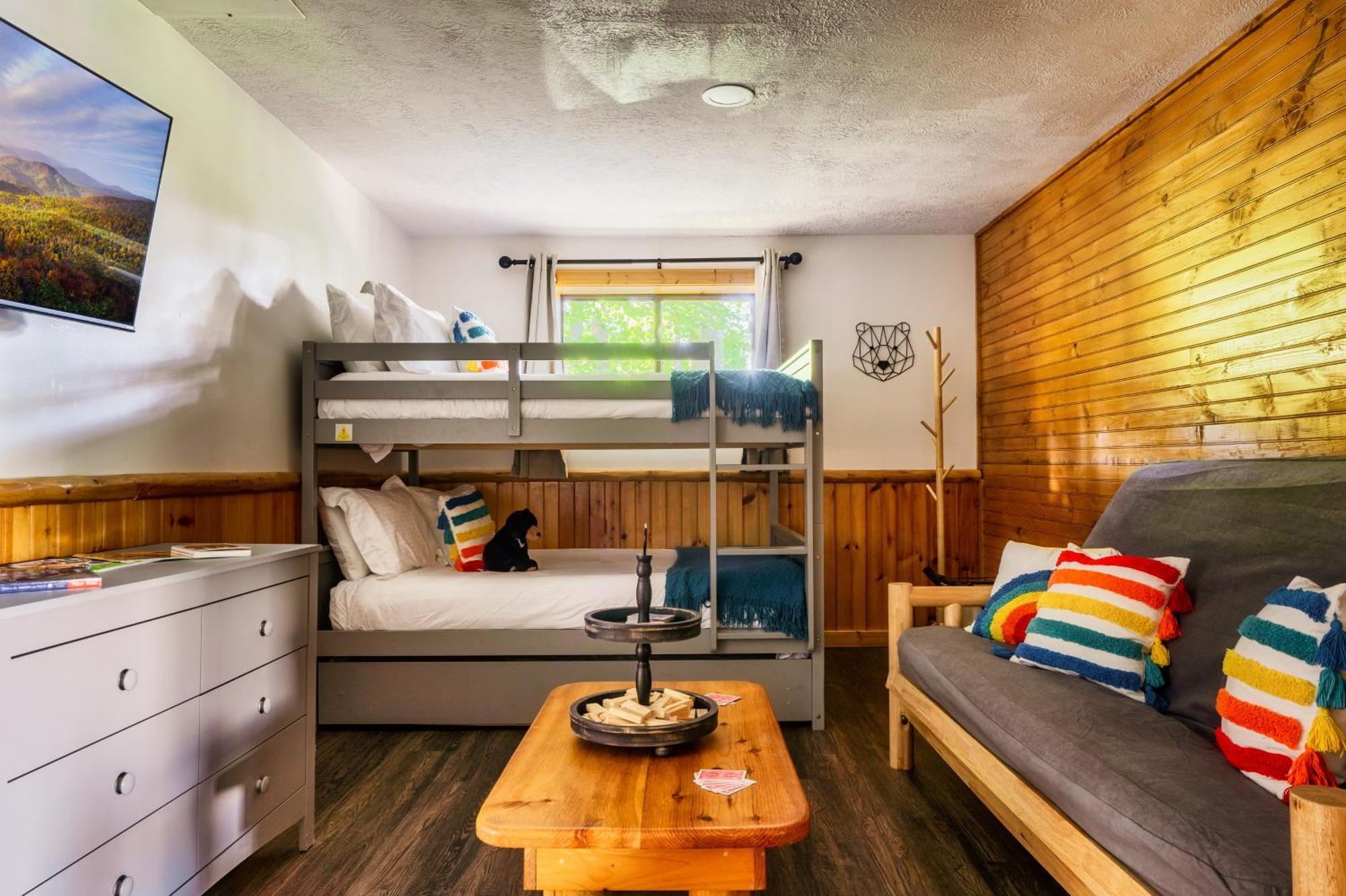 Woodhaven - Private - 3 Suites - Gorgeous Views - 3 Pools - Gamerm - Hottub - Lots Of Bears 蓋特林堡 外观 照片