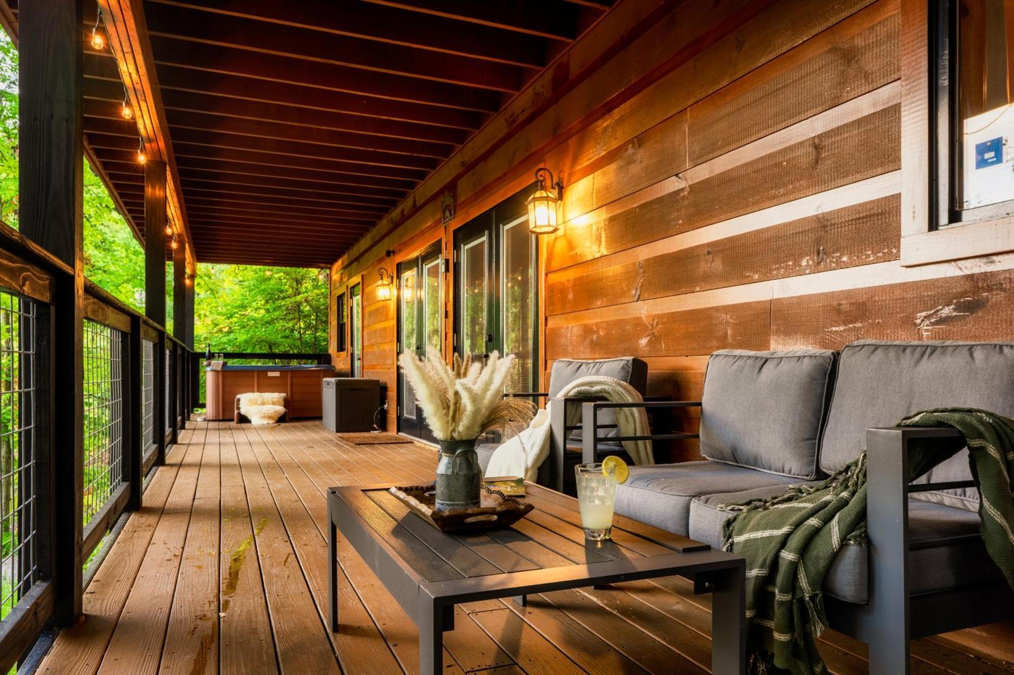 Woodhaven - Private - 3 Suites - Gorgeous Views - 3 Pools - Gamerm - Hottub - Lots Of Bears 蓋特林堡 外观 照片