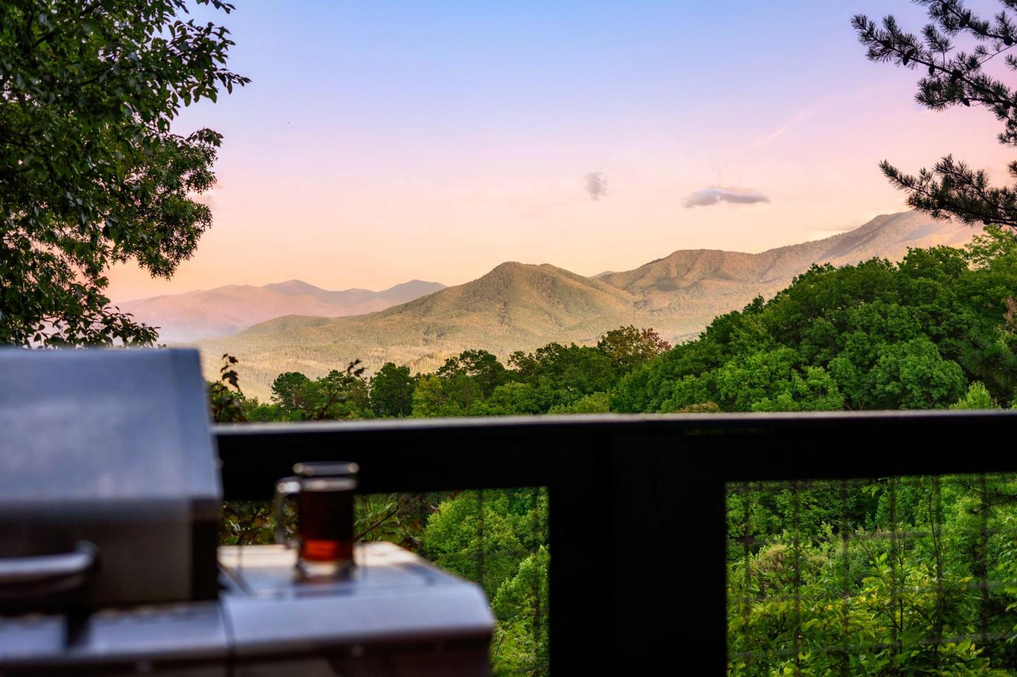 Woodhaven - Private - 3 Suites - Gorgeous Views - 3 Pools - Gamerm - Hottub - Lots Of Bears 蓋特林堡 外观 照片
