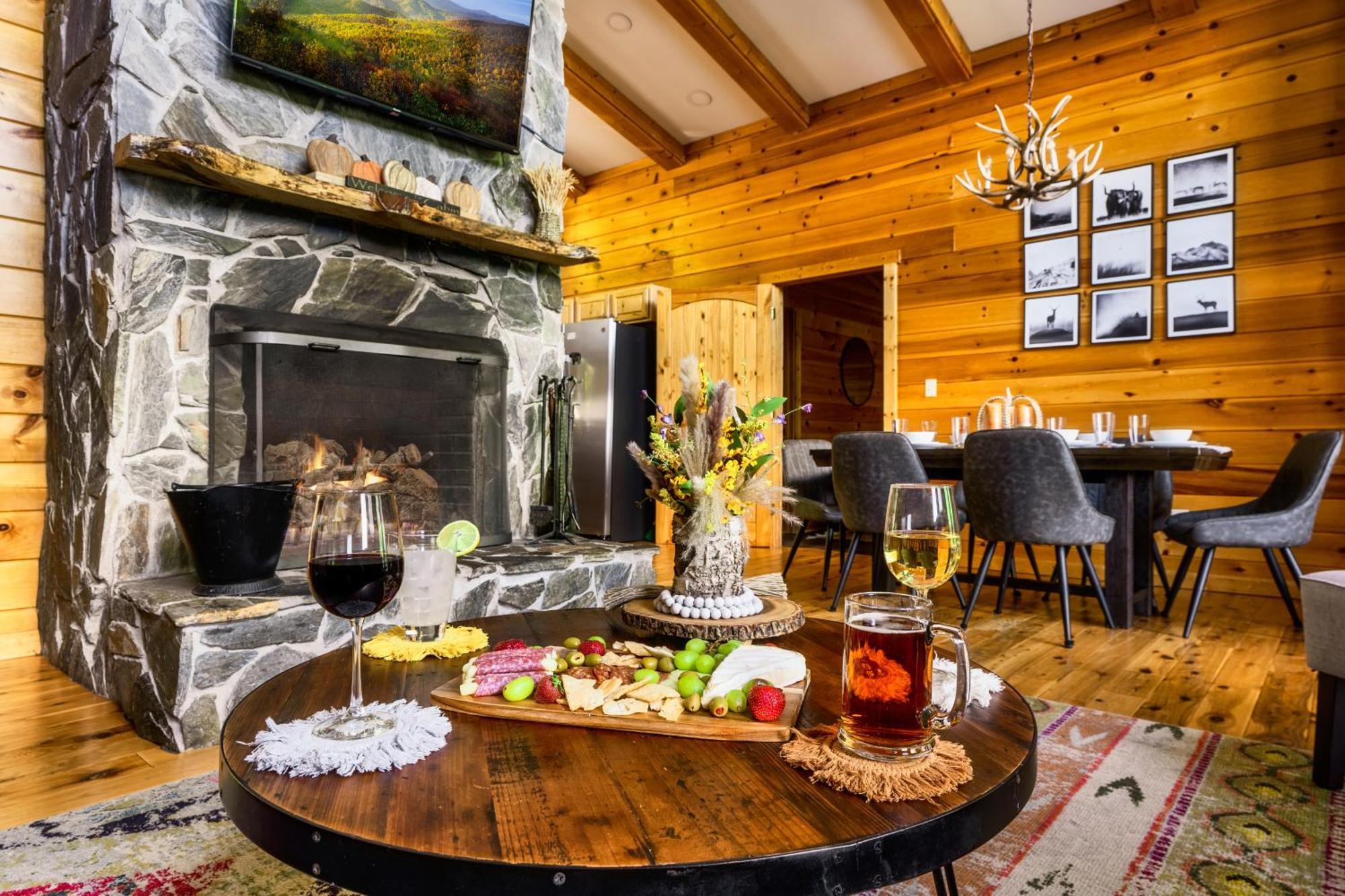 Woodhaven - Private - 3 Suites - Gorgeous Views - 3 Pools - Gamerm - Hottub - Lots Of Bears 蓋特林堡 外观 照片